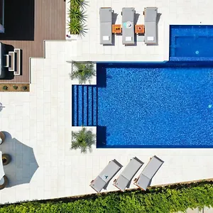 Villa Pino With Pool, Sauna & Jacuzzi Apartment